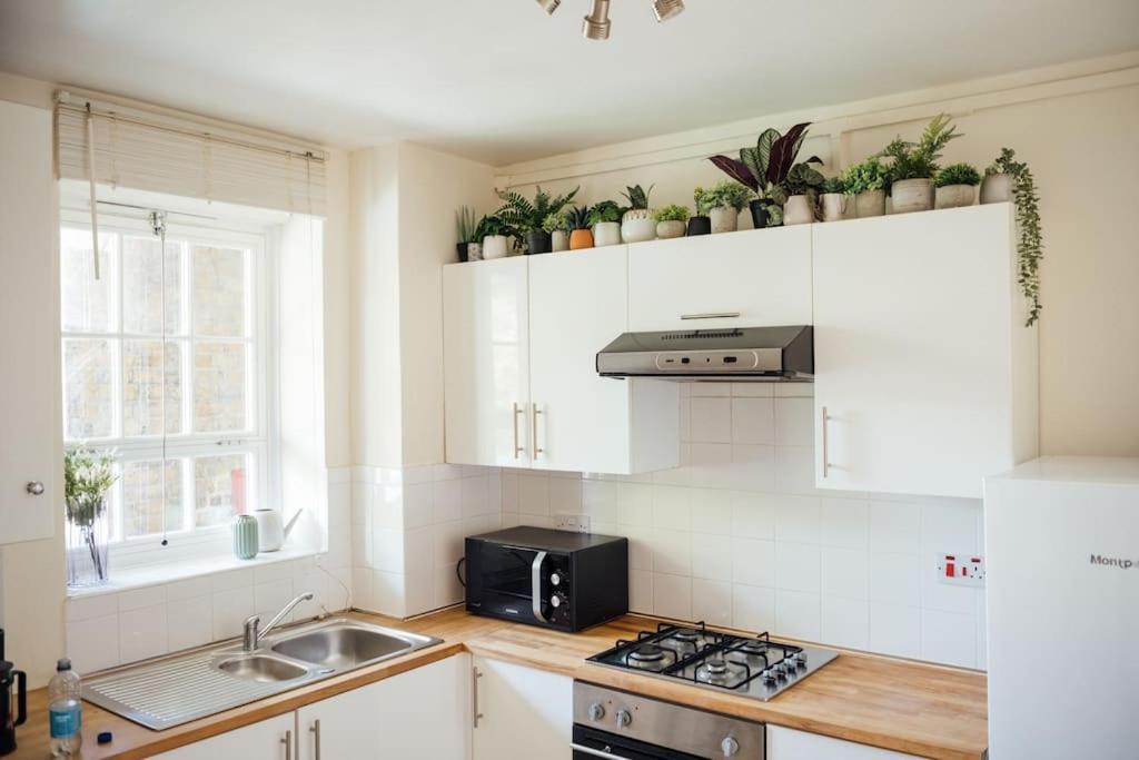 Charming 2 Bedroom Flat In The Heart Of Kings Cross, Londen Buitenkant foto