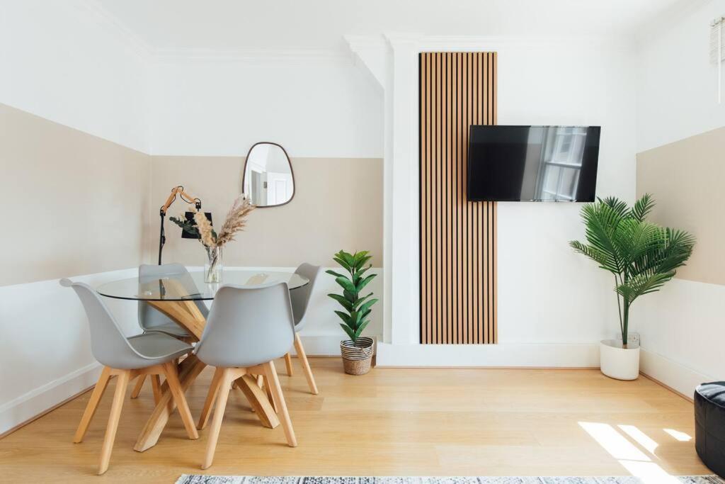 Charming 2 Bedroom Flat In The Heart Of Kings Cross, Londen Buitenkant foto